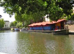 puppet-theatre-barge